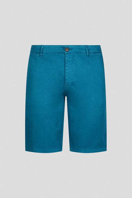 Slim-fit straight-leg Bermuda shorts in a garment-dyed soft stretch cotton - Summer Vibes | Pal Zileri shop online