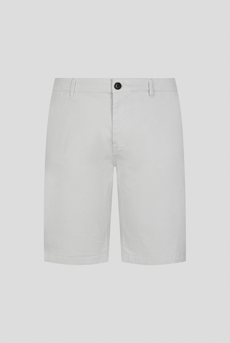 Slim-fit straight-leg Bermuda shorts in a garment-dyed soft stretch cotton - Trousers | Pal Zileri shop online
