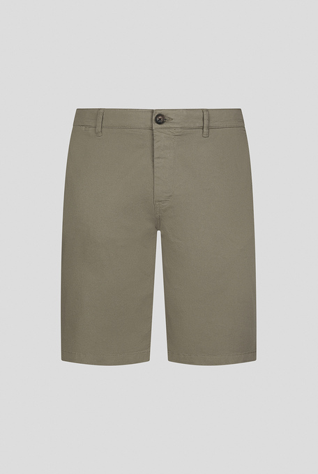 Slim-fit straight-leg Bermuda shorts in a garment-dyed soft stretch cotton - Trousers | Pal Zileri shop online