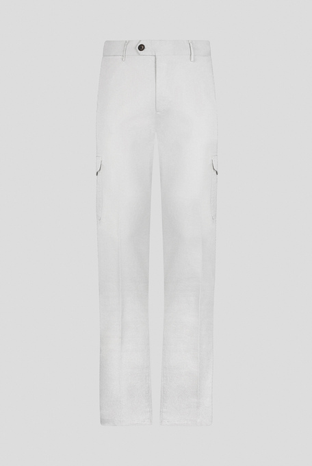Cargo trousers with double patch pocket in a garment-dyed stretch cotton - Trousers | Pal Zileri shop online