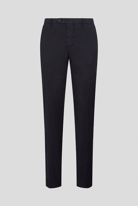 Chino trousers with a slim fit in a soft lyocell and cotton - Trousers | Pal Zileri shop online