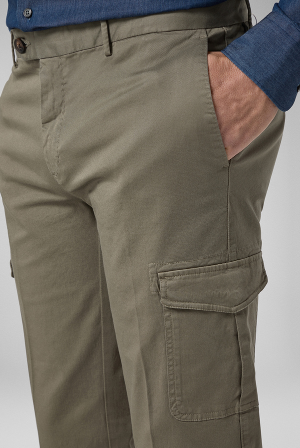 Cargo trousers with double patch pocket in a garment-dyed stretch cotton - Pal Zileri shop online